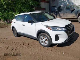 2022 Nissan Kicks S z VIN 3N1CP5BV0NL504852, wystawiony jako IAAI lot #42276292 z przebiegiem 108 046 mil mil oraz . Historia ofert i sprzedaży dostępna na DreamBid. Obrazek 1.
