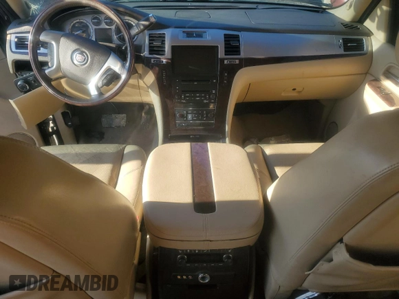 2010 Cadillac Escalade ESV Luxury z VIN 1GYUKHEFXAR213830, wystawiony jako Copart lot #42581145 z przebiegiem 221 132 mil mil oraz Nie do naprawy • Non repairable. Historia ofert i sprzedaży dostępna na DreamBid. Obrazek 8.