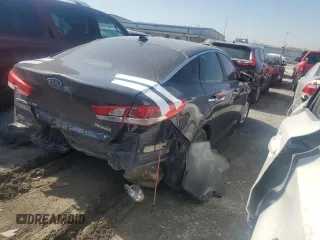 2017 Kia Optima LX z VIN KNAGT4L31H5157034, wystawiony jako Copart lot #45582345 z przebiegiem 239 655 mil mil oraz Szkoda całkowita • Salvage title. Historia ofert i sprzedaży dostępna na DreamBid. Obrazek 3.