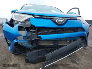 2017 Toyota RAV4 XLE with VIN JTMRFREV8HJ117393, listed as a IAAI auction lot 41676036 with 176,027 mi miles. Bid and sale history available at carsss.com. Image 6.