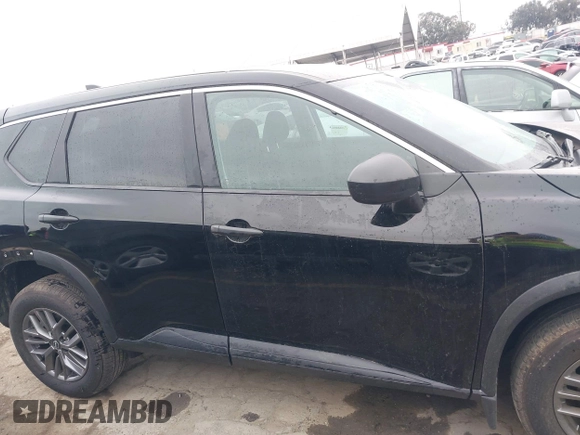 2025 Nissan Rogue S z VIN 5N1BT3ABXSC765294, wystawiony jako IAAI lot #41905928 z przebiegiem 600 mil mil oraz . Historia ofert i sprzedaży dostępna na DreamBid. Obrazek 14.