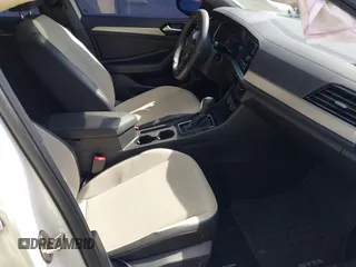 2020 Volkswagen Jetta S z VIN 3VWC57BU0LM100105, wystawiony jako IAAI lot #42213806 z przebiegiem 53 707 mil mil oraz . Historia ofert i sprzedaży dostępna na DreamBid. Obrazek 5.