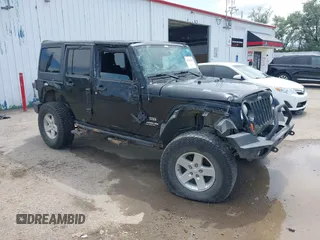 2013 Jeep Wrangler Unlimited Freedom z VIN 1C4BJWDG7DL542684, wystawiony jako IAAI lot #42184285 z przebiegiem 156 675 mil mil oraz . Historia ofert i sprzedaży dostępna na DreamBid. Obrazek 1.