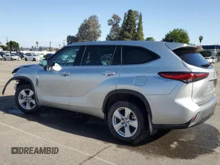 2022 Toyota Highlander LE with VIN 5TDBZRBH2NS183959, listed as a Copart auction lot 49261773 with 38,555 mi miles and . Bid and sale history available at DreamBid. Image 2.