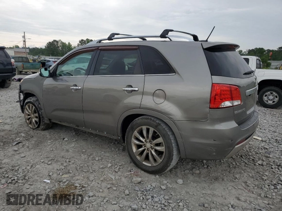 2013 Kia Sorento SX z VIN 5XYKW4A26DG351610, wystawiony jako Copart lot #56196225 z przebiegiem 155 382 mil mil oraz Szkoda całkowita • Salvage title. Historia ofert i sprzedaży dostępna na DreamBid. Obrazek 2.