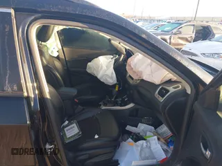 2020 Jeep Compass Altitude z VIN 3C4NJCBB8LT133924, wystawiony jako IAAI lot #41750958 z przebiegiem Nie podano mil oraz . Historia ofert i sprzedaży dostępna na DreamBid. Obrazek 5.