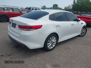 2017 Kia Optima LX z VIN 5XXGT4L38HG173231, wystawiony jako IAAI lot #42340849 z przebiegiem 100 174 mil mil oraz . Historia ofert i sprzedaży dostępna na DreamBid. Obrazek 4.