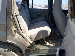 1997 Ford Explorer XL with VIN 1FMDU34E1VZB70489, listed as a IAAI auction lot 42610172 with 252,515 mi miles and . Bid and sale history available at DreamBid. Image 8.