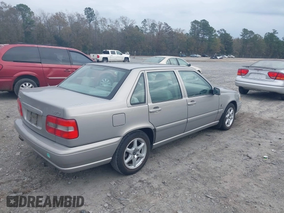 1999 Volvo S70 z VIN YV1LS55AXX1584296, wystawiony jako IAAI lot #41171386 z przebiegiem 163 872 mil mil oraz . Historia ofert i sprzedaży dostępna na DreamBid. Obrazek 4.