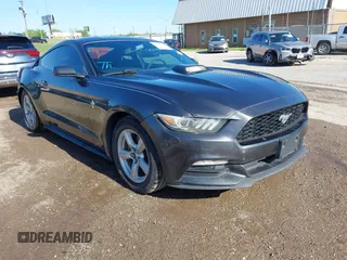 2016 Ford Mustang V6 z VIN 1FA6P8AM2G5290119, wystawiony jako IAAI lot #42060159 z przebiegiem 150 706 mil mil oraz . Historia ofert i sprzedaży dostępna na DreamBid. Obrazek 1.