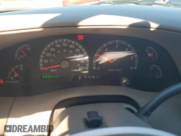 2001 Ford Expedition Eddie Bauer with VIN 1FMRU17L11LB28163, listed as a Copart auction lot 43424585 with 220,543 mi miles and Salvage title. Bid and sale history available at DreamBid. Image 9.