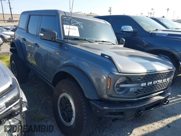 2023 Ford Bronco z VIN 1FMEE5DP5PLB74663, wystawiony jako IAAI lot #41664201 z przebiegiem 10 596 mil mil oraz . Historia ofert i sprzedaży dostępna na DreamBid. Obrazek 1.