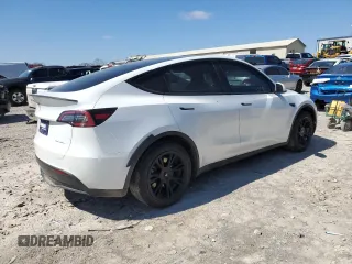 2022 Tesla Model Y Long Range with VIN 7SAYGDEE7NA012634, listed as a Copart auction lot 49206295 with 19,267 mi miles and Clean Title. Bid and sale history available at DreamBid. Image 3.