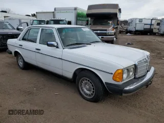 1980 Mercedes-Benz 300 with VIN 12313012165283, listed as a Copart auction lot 81507514 with 121,465 mi miles and Clean Title. Bid and sale history available at DreamBid. Image 4.