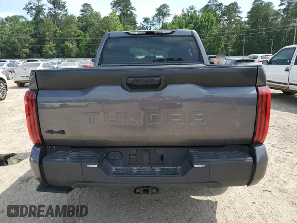 2024 Toyota Tundra SR5 z VIN 5TFLA5DB0RX151993, wystawiony jako Copart lot #56543025 z przebiegiem 17 502 mil mil oraz Szkoda całkowita • Salvage title. Historia ofert i sprzedaży dostępna na DreamBid. Obrazek 6.