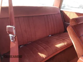 1982 Chevrolet Celebrity z VIN 1G1AW27RXCG123019, wystawiony jako Copart lot #77016544 z przebiegiem 57 150 mil mil oraz Tytuł czysty. Historia ofert i sprzedaży dostępna na DreamBid. Obrazek 10.