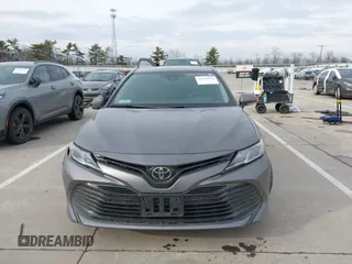 2019 Toyota Camry LE z VIN 4T1B11HK7KU759723, wystawiony jako IAAI lot #41679210 z przebiegiem 35 613 mil mil oraz . Historia ofert i sprzedaży dostępna na DreamBid. Obrazek 13.