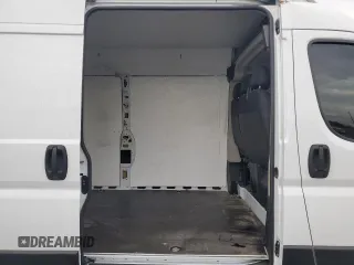 2022 Ram ProMaster Cargo with VIN 3C6LRVDG6NE110192, listed as a Copart auction lot 47026385 with 27,000 mi miles and Clean Title. Bid and sale history available at carsss.com. Image 10.