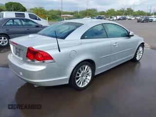 2008 Volvo C70 z VIN YV1MC67288J056674, wystawiony jako IAAI lot #41493211 z przebiegiem 18 158 mil mil oraz . Historia ofert i sprzedaży dostępna na DreamBid. Obrazek 4.