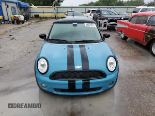 2009 MINI Hardtop z VIN WMWMF33539TT69470, wystawiony jako Copart lot #59624825 z przebiegiem 132 959 mil mil oraz Szkoda całkowita • Salvage title. Historia ofert i sprzedaży dostępna na DreamBid. Obrazek 5.