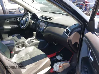2016 Nissan Rogue SV with VIN 5N1AT2MT6GC798620, listed as a IAAI auction lot 41900042 with 107,597 mi miles. Bid and sale history available at carsss.com. Image 5.