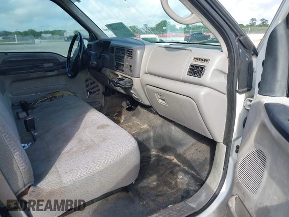 2001 Ford Super Duty F-250 XL with VIN 1FTNX20L81EC24211, listed as a IAAI auction lot 41472600 with 195,292 mi miles. Bid and sale history available at carsss.com. Image 5.