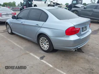2009 BMW 3 Series 328i xDrive z VIN WBAPK73539A457091, wystawiony jako IAAI lot #42297121 z przebiegiem 154 594 mil mil oraz . Historia ofert i sprzedaży dostępna na DreamBid. Obrazek 3.