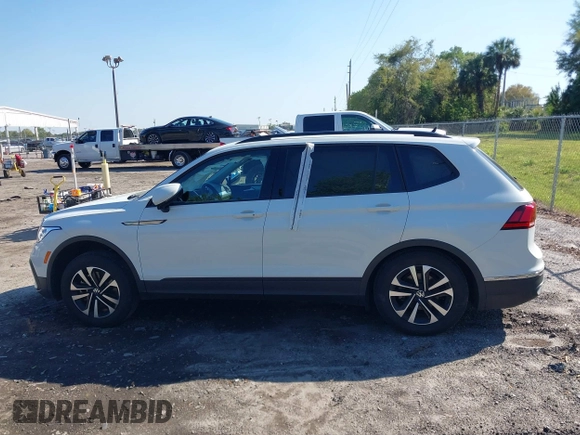 2022 Volkswagen Tiguan S with VIN 3VV0B7AX1NM099058, listed as a IAAI auction lot 41771674 with 49,789 mi miles. Bid and sale history available at carsss.com. Image 14.