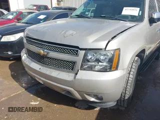 2007 Chevrolet Tahoe LTZ z VIN 1GNFC13J97R379542, wystawiony jako IAAI lot #41742034 z przebiegiem 256 267 mil mil oraz . Historia ofert i sprzedaży dostępna na DreamBid. Obrazek 6.