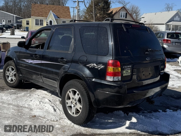 2004 Ford Escape Limited with VIN 1FMCU94144KA88842, listed as a IAAI auction lot 41643194 with 148,082 mi miles. Bid and sale history available at carsss.com. Image 3.