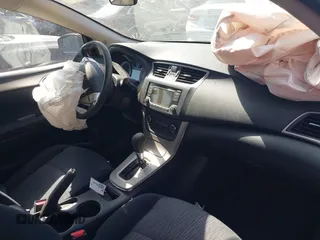 2015 Nissan Sentra SV z VIN 3N1AB7AP8FL629426, wystawiony jako IAAI lot #42304010 z przebiegiem 51 559 mil mil oraz . Historia ofert i sprzedaży dostępna na DreamBid. Obrazek 5.