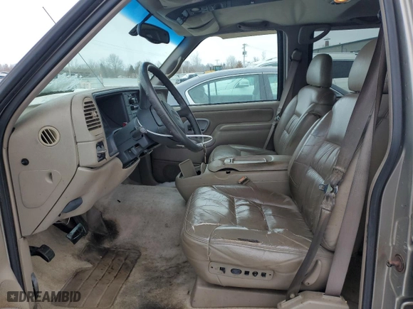 1999 GMC Suburban with VIN 3GKGK26J7XG537043, listed as a Copart auction lot 44683575 with NaN miles and Salvage Title. Bid and sale history available at carsss.com. Image 7.