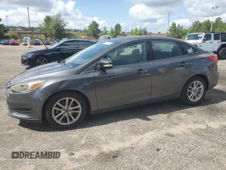 2017 Ford Focus SE z VIN 1FADP3F21HL251357, wystawiony jako Copart lot #65214535 z przebiegiem 76 895 mil mil oraz Czysty tytuł • Clean title. Historia ofert i sprzedaży dostępna na DreamBid. Obrazek 1.
