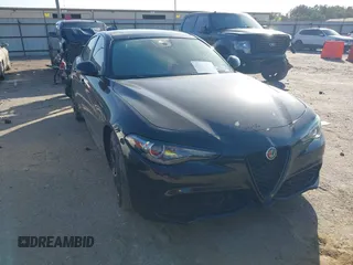 2022 Alfa Romeo Giulia Veloce with VIN ZARFAMBN0N7663628, listed as a IAAI auction lot 40946274 with 18,238 mi miles. Bid and sale history available at carsss.com. Image 1.