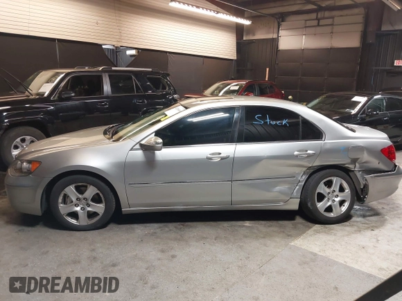 2007 Acura RL Technology with VIN JH4KB16657C004153, listed as a IAAI auction lot 42206466 with 333,860 mi miles and . Bid and sale history available at DreamBid. Image 14.