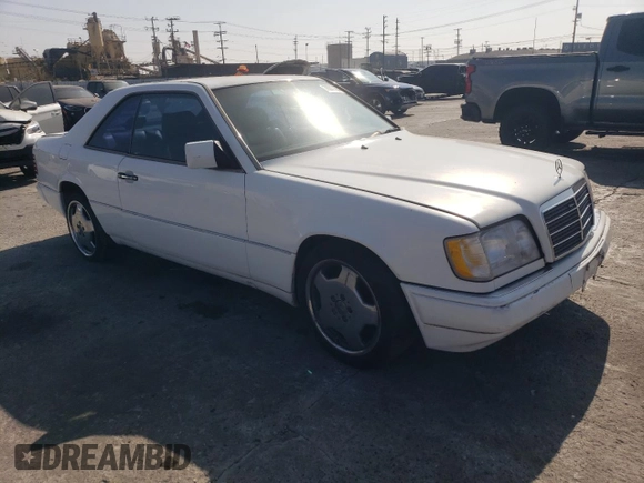 1990 Mercedes-Benz 300 CE с VIN WDBEA51D8LB132643, выставлен на аукционе Copart как лот 76017284 с пробегом 211 131 миль миль и Чистый • Clean title. История ставок и продаж доступна на DreamBid. Изображение 4.