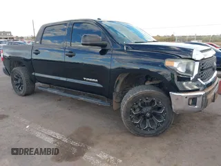 2018 Toyota Tundra 2WD SR5 with VIN 5TFEM5F12JX131561, listed as a IAAI auction lot 40731077 with 44,050 mi miles. Bid and sale history available at carsss.com. Image 1.