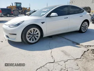 2021 Tesla Model 3 Standard Range Plus z VIN 5YJ3E1EA8MF961717, wystawiony jako Copart lot #53452875 z przebiegiem 45 129 mil mil oraz Szkoda całkowita • Salvage title. Historia ofert i sprzedaży dostępna na DreamBid. Obrazek 1.