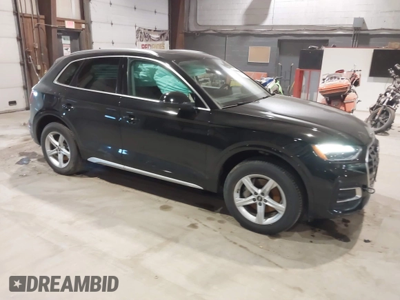 2021 Audi Q5 Premium with VIN WA1AAAFY0M2128148, listed as a IAAI auction lot 41240680 with 37,977 mi miles. Bid and sale history available at carsss.com. Image 1.