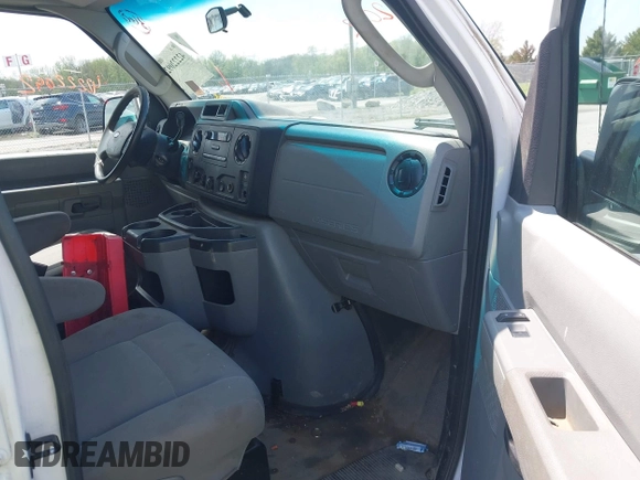 2014 Ford Econoline Cargo Commercial z VIN 1FTNE2EW8EDA43498, wystawiony jako IAAI lot #42222092 z przebiegiem 145 528 mil mil oraz . Historia ofert i sprzedaży dostępna na DreamBid. Obrazek 5.