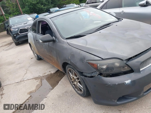 2006 Scion tC z VIN JTKDE177760091894, wystawiony jako IAAI lot #42465468 z przebiegiem 240 821 mil mil oraz . Historia ofert i sprzedaży dostępna na DreamBid. Obrazek 13.