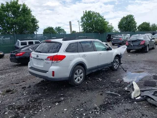 2010 Subaru Outback Limited Power Moon z VIN 4S4BRBKCXA3327826, wystawiony jako IAAI lot #42286612 z przebiegiem 275 294 mil mil oraz . Historia ofert i sprzedaży dostępna na DreamBid. Obrazek 4.