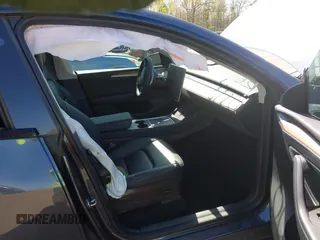 2022 Tesla Model Y Long Range z VIN 7SAYGAEE9NF574634, wystawiony jako IAAI lot #42040719 z przebiegiem 29 675 mil mil oraz . Historia ofert i sprzedaży dostępna na DreamBid. Obrazek 5.