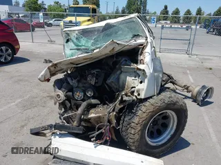 2001 Jeep Cherokee Sport z VIN 1J4FF48S11L596106, wystawiony jako IAAI lot #42213850 z przebiegiem Nie podano mil oraz . Historia ofert i sprzedaży dostępna na DreamBid. Obrazek 6.