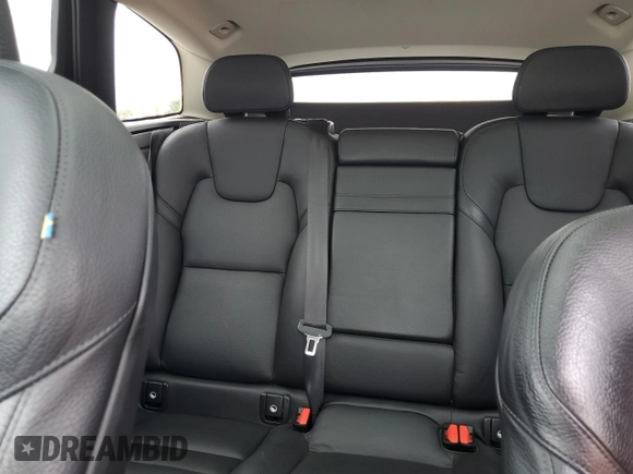 2020 Volvo XC60 Momentum z VIN YV4102RK4L1491415, wystawiony jako Copart lot #57133595 z przebiegiem 115 950 mil mil oraz Szkoda całkowita • Salvage title. Historia ofert i sprzedaży dostępna na DreamBid. Obrazek 10.