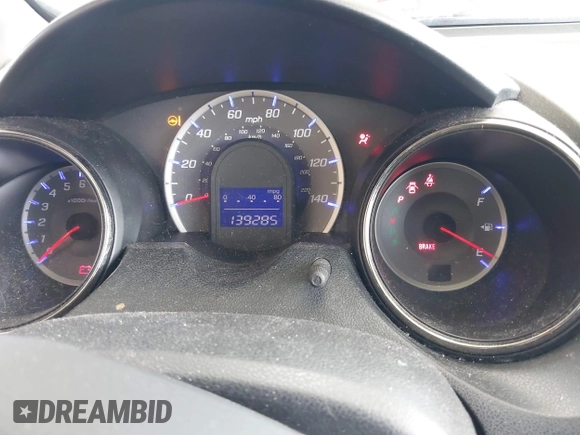 2013 Honda Fit Sport z VIN JHMGE8H54DC026019, wystawiony jako IAAI lot #42125500 z przebiegiem 139 285 mil mil oraz . Historia ofert i sprzedaży dostępna na DreamBid. Obrazek 7.