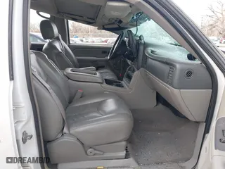 2005 Chevrolet Avalanche Z71 with VIN 3GNEK12ZX5G158843, listed as a IAAI auction lot 41776029 with 1 mi miles. Bid and sale history available at carsss.com. Image 5.
