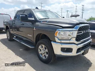 2024 Ram 2500 Big Horn z VIN 3C6UR5DL9RG343480, wystawiony jako IAAI lot #42425281 z przebiegiem 21 374 mil mil oraz . Historia ofert i sprzedaży dostępna na DreamBid. Obrazek 1.
