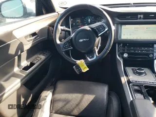 2017 Jaguar XF S with VIN SAJBG4BV5HCY25113, listed as a Copart auction lot 62096453 with 132,045 mi miles. Bid and sale history available at carsss.com. Image 8.