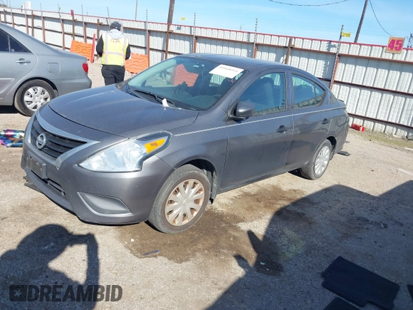 2016 Nissan Versa SV z VIN 3N1CN7APXGL904067, wystawiony jako IAAI lot #40968514 z przebiegiem 107 909 mil mil oraz . Historia ofert i sprzedaży dostępna na DreamBid. Obrazek 17.